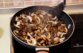 Смажені підосичники з цибулею